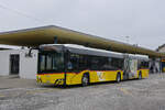 Solaris Bus der Post, wartet am 09.02.2026 als Dienstfahrt beim Bahnhof Frick.