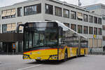 Solaris Bus der Post, auf der Linie 321, fährt am 05.06.2025 zur Haltestelle beim Bahnhof Baden.