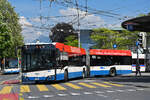 Solaris Bus 102, auf der Linie 12, verl�sst am 08.05.2026 die Haltestelle beim Bahnhof Luzern.