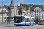 Solaris Bus 106, auf der Linie 19, �berquert am 08.05.2026 die Seebr�cke in Luzern.