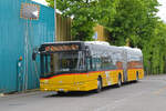 Solaris Bus der Post, auf der Linie 84, f�hrt am 28.04.2026 durch die Bahnhofstrasse Richtung Haltestelle Liebr�ti. Aufnahme Kaiseraugst.