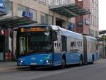 Solaris Urbino 18 IV Gelenk Bus der Kasseler Verkehrs Gesellschaft - KVG (KOM 129) an der Haltestelle K�nigsplatz/Mauerstra�e (4.6.2025)