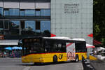 Solaris Bus der Post, auf der Linie 103, f�hrt am 29.06.2026 auf einen Ausstellplatz beim Bahnhof Interlaken Ost.