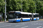 Solaris Bus 104, auf der Linie 19, verl�sst am 08.05.2026 die Haltestelle beim Bahnhofplatz in Luzern.