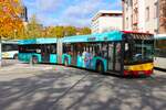 Hanauer Stra�enbahn Solaris Urbino 18 Wagen 87 am 24.10.26 in Hanau Freiheitsplatz 