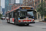 Bus Nr. 7808 der TTC (Toronto Transit Commission), auf der Linie 121 C unterwegs in der Stadt Toronto. Die Aufnahme stammt vom 22.07.2017.