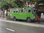 Dieser kleine grne Stadtbus raste am 07.07.2009 in Bangkok an mir vorbei.