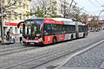 Liberec 4.10.2026  SOR Gliederbus 574 h�lt auf dem F�gnerova Platz in der Stadtmitte in Fahrtrichtung Hauptbahnhof.
