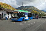VMCV: Auf dem Busbahnhof Blonay stehen die schönen blauen Busse mit unterschiedlichem Farbanstrich zur Weiterfahrt nach Clarens und La Tour de Peilz bereit (20. Oktober 2016).
Foto: Walter Ruetsch 