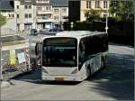 Ein kleiner Van Hool A 309 Bus der Firma Frisch (Sales Lentz Group) als City Shuttle in Wiltz unterwegs.
