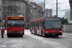 Bernmobil Nrn. 287/BE 419'287 Volvo B10M und 243/BE 518'243 Van Hool am 2. September 2009 auf dem Bubenbergplatz.