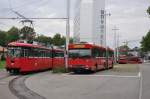 Bernmobil Be 8/8 722 und die Nrn. 291/BE 419'291 sowie 287/BE 419'287 Volvo B10M am 2. September 2009 beim Guisanplatz.