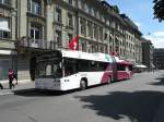 Volvo Bus mit der Betriebsnummer 831 mir Vollwerbung auf der Linie 17 Richtung Bahnhof Bern.