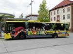 Racktours IVECO Irisbus Crossway mit neuer Beklebung am 06.09.17 in Hanau Freiheitsplatz. Ich finde dieses Design sehr schön soll bestimmt in Anlehnung des Stadtverkehr Maintal Märchenbus seien.