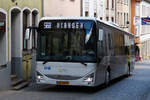SL 5047, Iveco Crossway von Sales Lentz, in den Straßen von Vianden unterwegs.