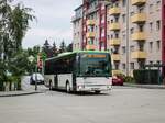 Graz. Ein paar wenige Irisbus Crossway, welche ehemals im Raum des Verkehrsverbund Ostregion unterwegs waren, befinden sich noch in Graz. Diese dürften durch die Beschaffung von neuen Iveco Crossway LE line ausgemustert werden. Am 21.06.2022 nutze ich die Gelegenheit, den Dr. Richard W4538 in der Kasernstraße zu fotografieren. Der Bus hat hier vor wenigen Minuten seinen Dienst als Linie 671 in der Andersengasse beendet und ist als Dienstfahrt in Richtung der Busgarage in der Puchstraße zu sehen.