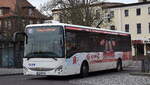Ein IVECO CROSSWAY Überlandbus der stendalbus GmbH kommt am 21.02.24 als Linie 903 am Bahnhof Stendal Hbf.
