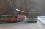 ein  Aussenseiter  ist der linke MAN Bus, nicht im typischen Farbkleid der OVPS,abgestellt am Straßenbahnhof der Kirnitzschtalbahn.