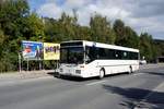 Bus Schwarzenberg / Bus Erzgebirge: Mercedes-Benz O 407 (ERZ-RV 378) der RVE (Regionalverkehr Erzgebirge GmbH), aufgenommen im September 2020 im Stadtgebiet von Schwarzenberg / Erzgebirge.