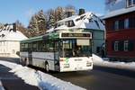 Bus Schwarzenberg / Bus Erzgebirge: Mercedes-Benz O 407 (ERZ-RV 391) der RVE (Regionalverkehr Erzgebirge GmbH), aufgenommen im Februar 2021 in Erla, einem Ortsteil der Stadt Schwarzenberg im