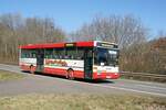 Bus Rheinland-Pfalz: Mercedes-Benz O 407 (BIR-WR 96) vom Omnibusbetrieb Westrich Reisen GmbH, aufgenommen im März 2022 in der Nähe von Herrstein, einer Ortsgemeinde im Landkreis Birkenfeld.