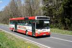 Bus Rheinland-Pfalz: Mercedes-Benz O 407 (BIR-WR 89) vom Omnibusbetrieb Westrich Reisen GmbH, aufgenommen im April 2022 in der Nähe von Kempfeld, einer Ortsgemeinde im Landkreis Birkenfeld.