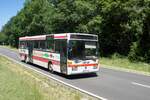 Bus Rheinland-Pfalz: Mercedes-Benz O 407 (BIR-WR 54) vom Omnibusbetrieb Westrich Reisen GmbH, aufgenommen im Juni 2022 in der Nähe von Kempfeld, einer Ortsgemeinde im Landkreis Birkenfeld.