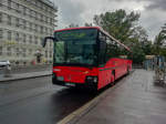 Graz. Im Jahr 2018, waren noch die ehemaligen Bahnbusse beim Postbus Österreich im Betrieb. Der Bus mit dem Kennzeichen  W-4302 BB  war bis zum 01.01.2005 unterwegs für den Österreichischen Bahnbus, als das Unternehmen Eigentum des ÖBB Postbus wurde. Nach 2005 war er noch länger als ein Jahrzehnt für den ÖBB Postbus unterwegs, der Wagen wurde sogar in der Farbe  Verkehrsrot  erhalten. Der Bus wurde um 2018 ausgemustert und stand hier abgestellt am Andreas-Hofer-Platz.