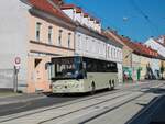 Graz. Am Vormittag des 23.09.2022 war der BD 14152 von Postbus auf der Linie 500 von Graz nach St. Stefan unterwegs. Der Wagen konnte von mir bei der Münzgrabenkirche fotografiert werden.