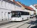 Graz. Am Vormittag des 23.09.2022 war der BD 14745 von Postbus auf der Schnellbuslinie X31 von Graz nach Hartberg unterwegs. Der Wagen konnte von mir bei der Münzgrabenkirche fotografiert werden.