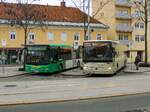 Graz. Am 23.11.2022 konnte ich am Griesplatz ein Treffen zweier Euro 5-Busse aufnehmen. Links zu sehen ist ein MAN Lion's City von Grünerbus, abfahrbereit als Linie 681 nach Wundschuh. Rechts zu sehen ist der Postbus BD 13489, der soeben als Linie 600 nach Werndorf aufbricht.