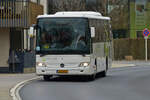 SL 5017 Mercedas Integro von Sales Lentz, in Marnach als Schulbus unterwegs.