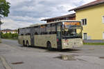 Mercedes-Benz Integro von Postbus (BD-13748) als Linie 404 (vormals 4162) in Birgitz, Dorfstraße. Aufgenommen 19.7.2023.