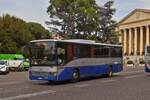 Ein älterer Mercedes Benz Integro, von atv, dreht nach täglich seine Runden in der Umgebung von Verona. 05.2025