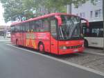 SIM-EA 19 ist einer von wenigen Linienbussen der Reisefirma  Rhein-Ahr Reisen . Der Setra S300 fhrt Werbung die  Provenzial . Aufgenommen am 24.6.2011 am Busparkplatz/Koblenz HBF.