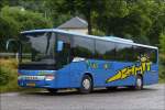 . VS 4028, SETRA S 415 UL des Busunternehmens Schmit aus Schieren wartet nahe Wiltz auf seinen nchsten Einsatz.  29.06.2014 