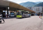Ein SETRA S 415 UL von Mahlknecht, unterwegs als Linie 182 (Bolzano, Autostazione/Bozen, Busbahnhof - San Valentino, Piazza Paese/Gummer, Dorfplatz).
Aufgenommen am 8.7.2016, bei der Ausfahrt aus der Haltestelle Bolzano, Autostazione/Bozen, Busbahnhof.