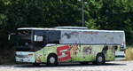 Ein Linien-Überlandbus Typ SETRA S 412UL der NVG -Nahverkehr GmbH Elbe-Elster steht in Bereitschaft am Bahnhof Falkenberg Elster am 22.06.23