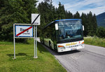 Setra S 415 NF von Siebler Reisen, unterwegs auf der Kfl. 5021 als Kurs 34 (Steinfeld im Drautal Volksschule - Oberdrauburg Bahnhof), am 5.7.2016 bei der Ortseinfahrt von Berg im Drautal.