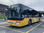 Setra 415 NF '5204' vom PU Kübli, Gstaad am 20.5.21 beim warten beim Bahnhof Gstaad.