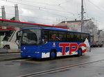 tpc - Volvo 8700  VS  325126 bei der TPC Haltestelle beim Bahnhof in Aigle am 19.06.0216