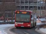 Am 31.01.2012 fhrt Linie 33 (ASEAG Gelenkbus Nr.242) nach Fuchserde auf der spiegelglatten Halifaxstrasse in Aachen.