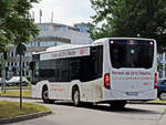 Daimler Citaro von Bus Verkehr Berlin KG (BVB) beim Abbiegevorgang vom Parkplatz des Regionalbahnhof Berlin Flughafen Schönefeld am 14.