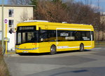 BVG B-V 1687, ein Solaris Urbino electric, 'E-Bus' in der Hertzallee /Berlin im Februar 2016.
