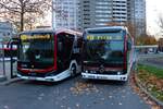 BSVG MAN eLions City Wagen 2529 und Mercedes Benz eCitaro G Wagen 2542 am 13.11.25 in Braunschweig Hauptbahnhof