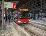 Mercedes-Benz Citaro G Hybrid 4772 der Bremer Stra�enbahn AG (BSAG), Linie 24 nach Rablinghausen Lankenauer H�ft, Haltestelle Hauptbahnhof Bremen am 24 Januar 2026.