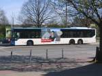 das ist ein Bus der Linie 3 an der Endhaltestelle Bahrenfeld, Trabrennbahn  