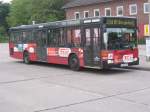 Ein roter Bus mit Werbung. Bild vom 02.6.07