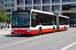 Hamburger Hochbahn Mercedes Benz Capacity Wagen 4582 am 14.07.25 am Jungfernstieg Hamburg