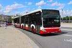 Hamburger Hochbahn Mercedes Benz Capacity Wagen 4922 am 14.07.25 am Jungfernstieg Hamburg